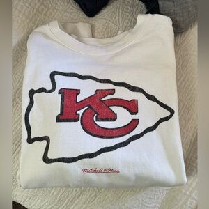 Mitchell & Ness Men's Kansas City Chiefs sweatshirt fits M/L